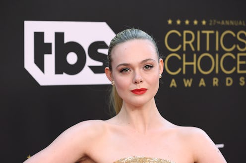 critic's choice awards best makeup lipstick elle fanning