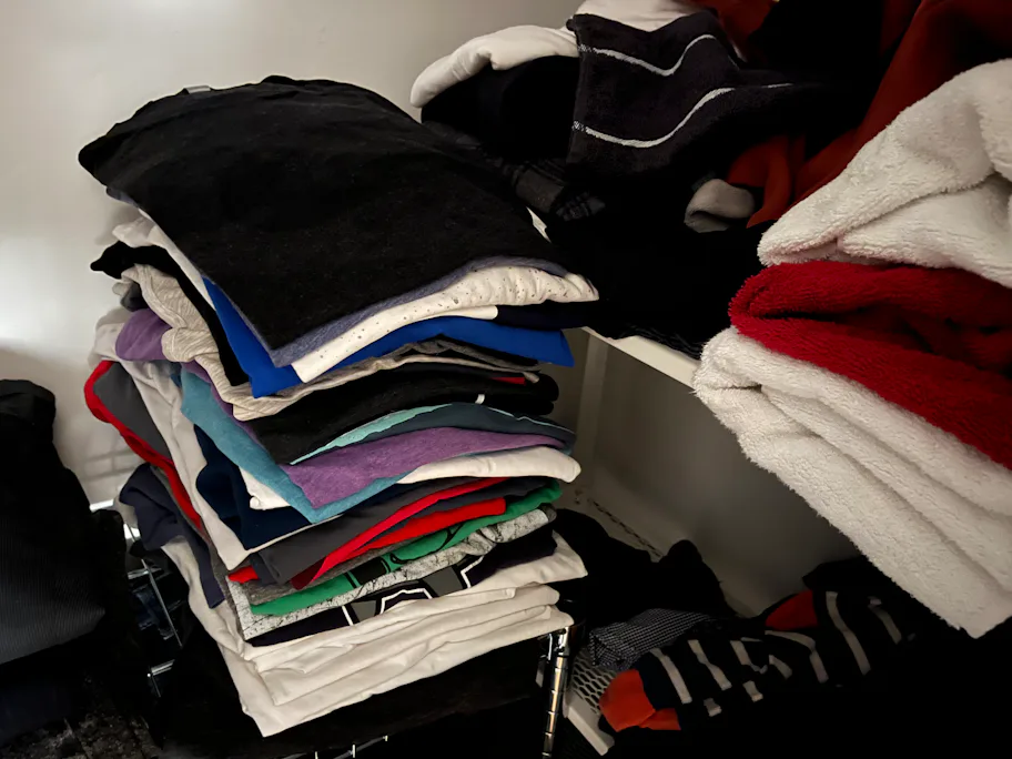 https://imgix.bustle.com/uploads/image/2022/3/14/82107a4d-275e-4060-8388-1fcd39b3aec2-clothes-mini-nightmode.HEIC?w=912&fit=crop&crop=faces&auto=format%2Ccompress