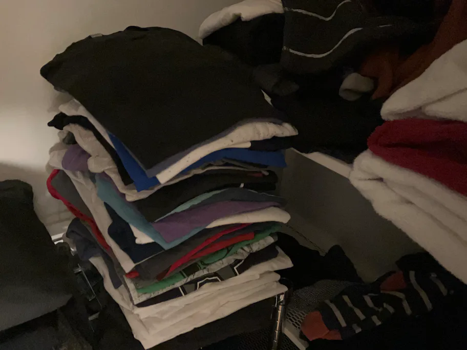 https://imgix.bustle.com/uploads/image/2022/3/14/8b12807d-e336-4d8a-a55f-b524a1681597-clothes-se.HEIC?w=912&fit=crop&crop=faces&auto=format%2Ccompress