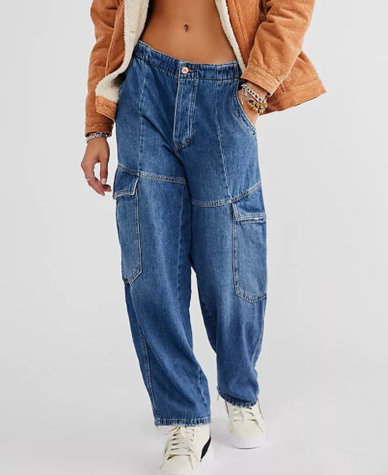 Spring 2022 Denim Trends Are All About Baggy, Cargo, & LowRise Jeans