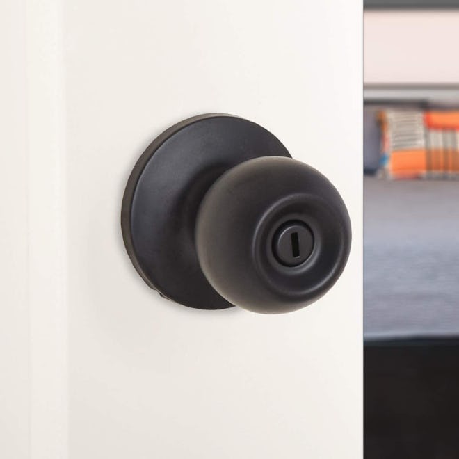 Amazon Basics Door Knob With Lock