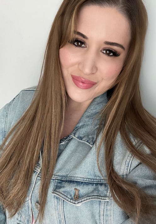 Bustle beauty writer Danielle Sinay tests and reviews the Zuvi Halo Hair Dryer.