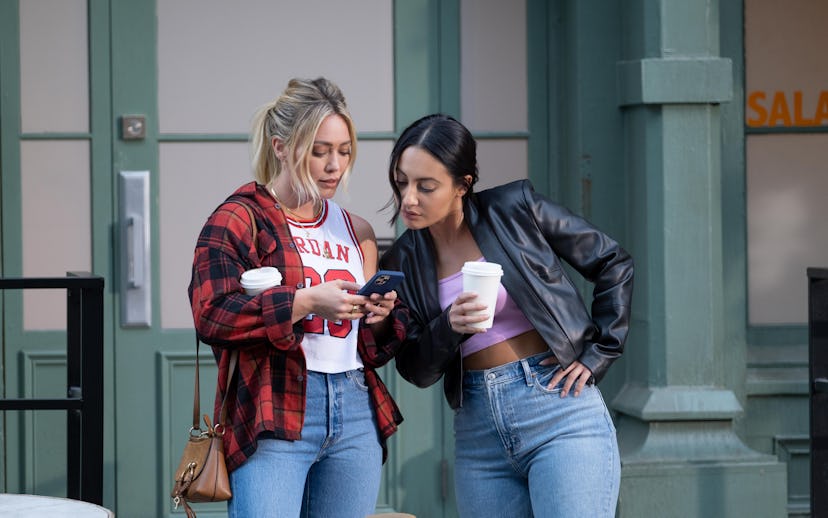 How I Met Your Father -- “FOMO” - Episode 102. Sophie (Hilary Duff) and Valentina (Francia Raisa), s...