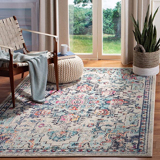 SAFAVIEH Medallion Accent Rug