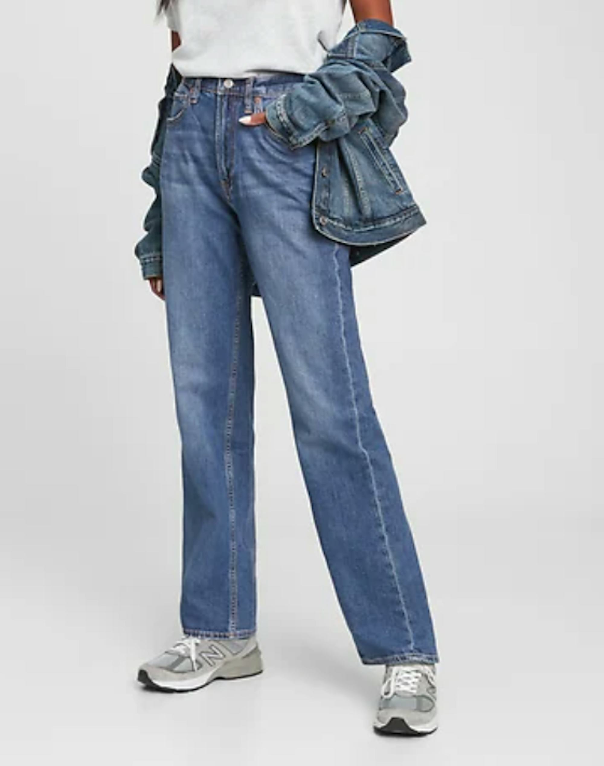 Spring 2022 Denim Trends Are All About Baggy, Cargo, & Low-Rise Jeans