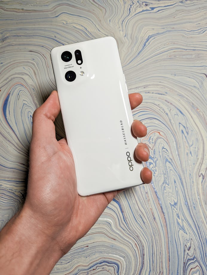 The Oppo Find X5 Pro in white
