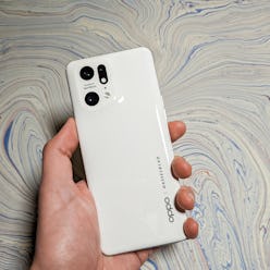 The Oppo Find X5 Pro in white