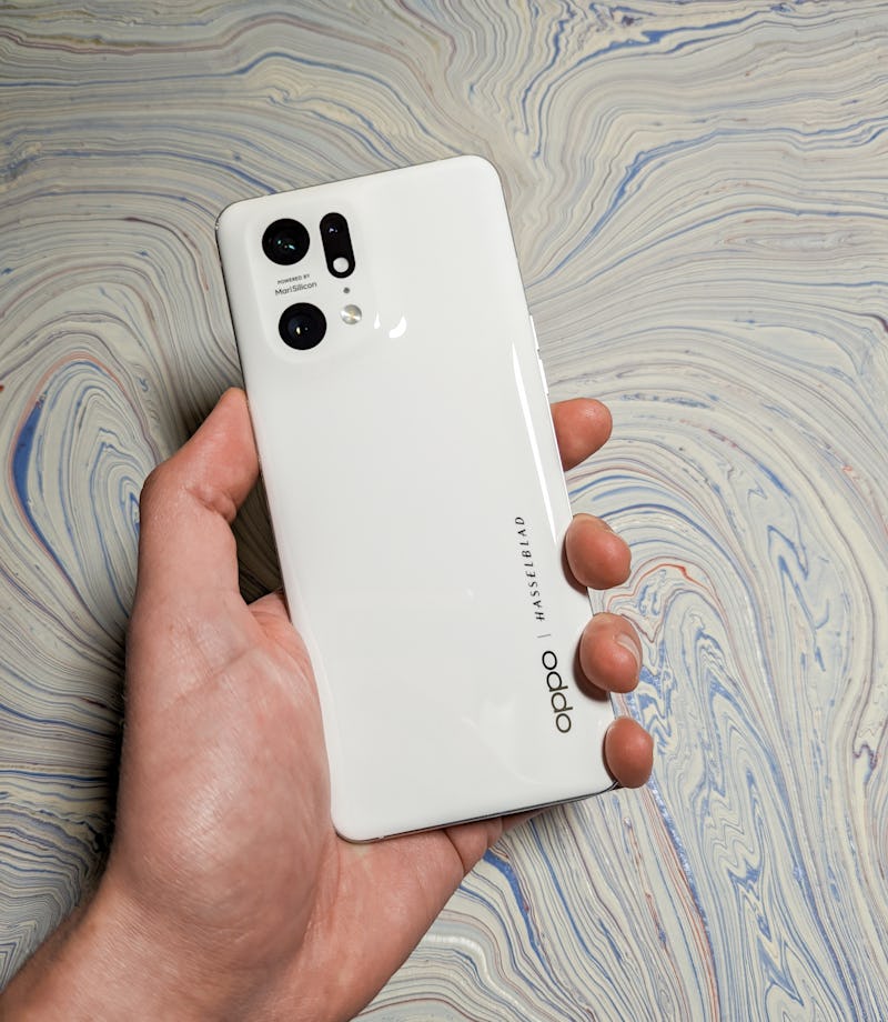 The Oppo Find X5 Pro in white
