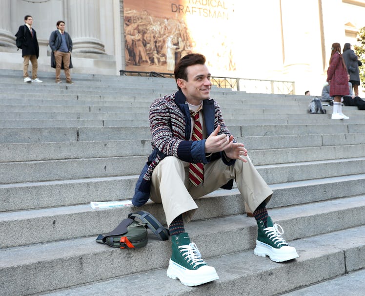 Thomas Doherty on Gossip Girl season 2 set sitting on the Met steps in a Junya Watanabe blazer and a...
