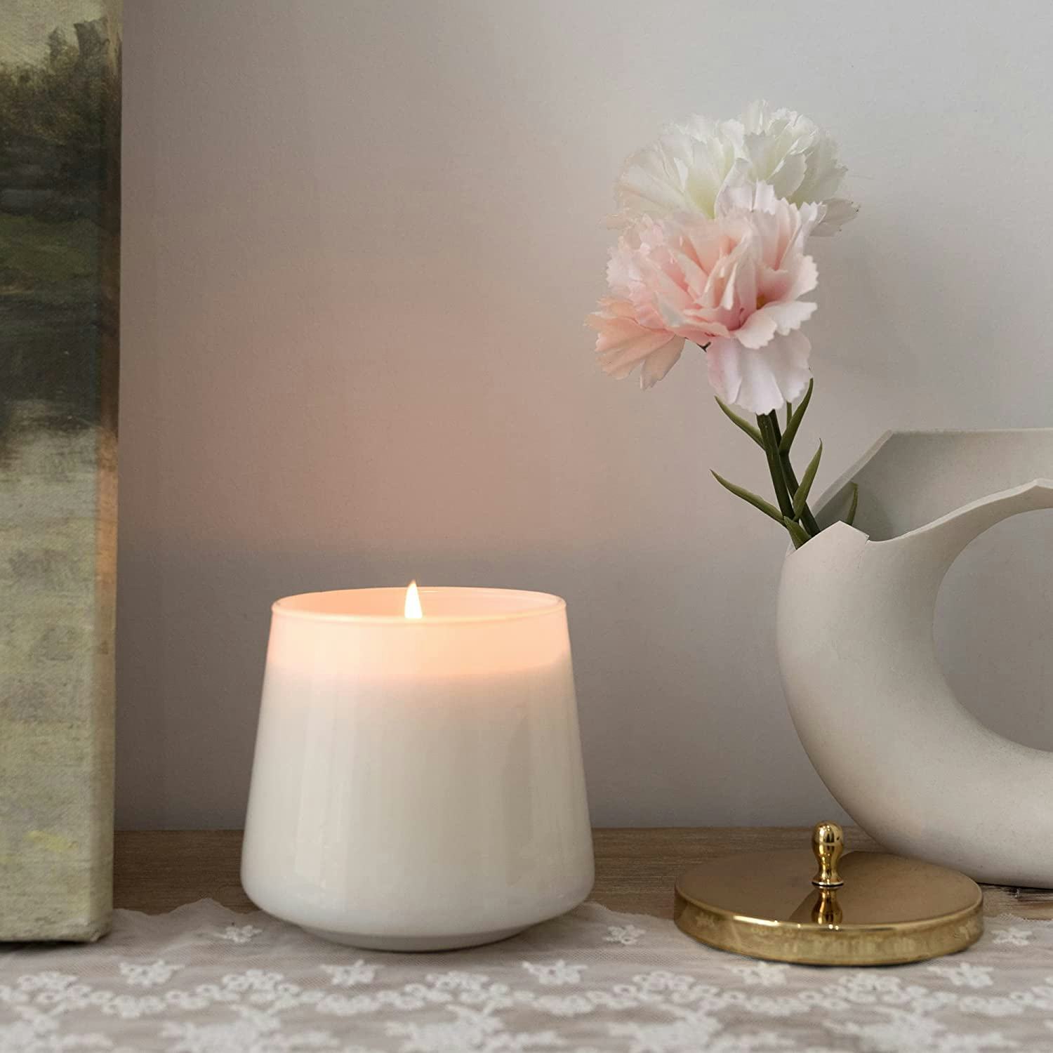 LA JOLIE MUSE Vanilla Cake Scented Candle