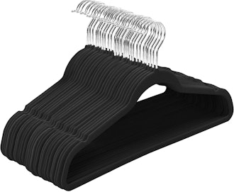 Velvet, non-slip hangers in a pack of 50. 