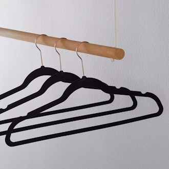 Amazon Basics Slim, Velvet, Non-Slip Suit Clothes Hangers