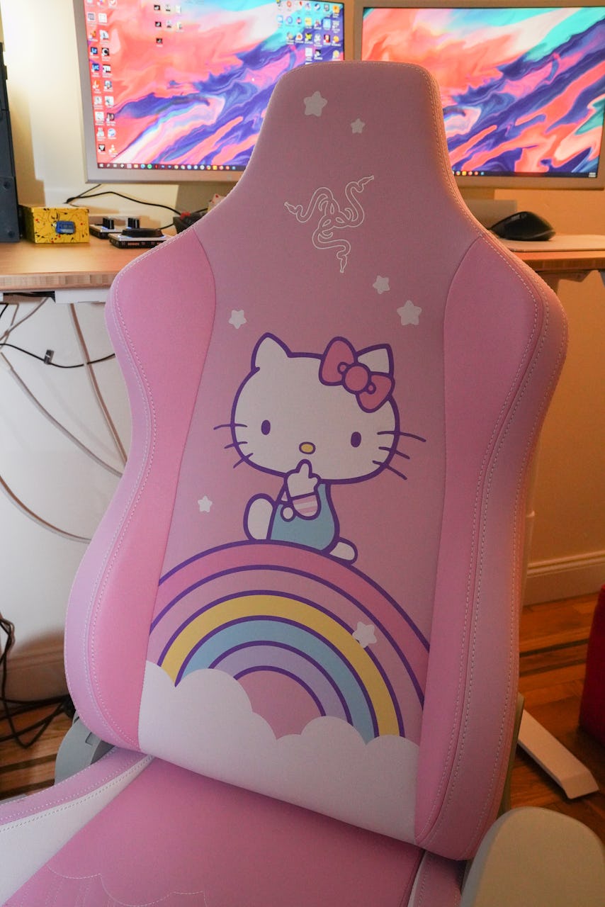 overload Razer\'s Hello are Kitty chair headphones cute gaming and