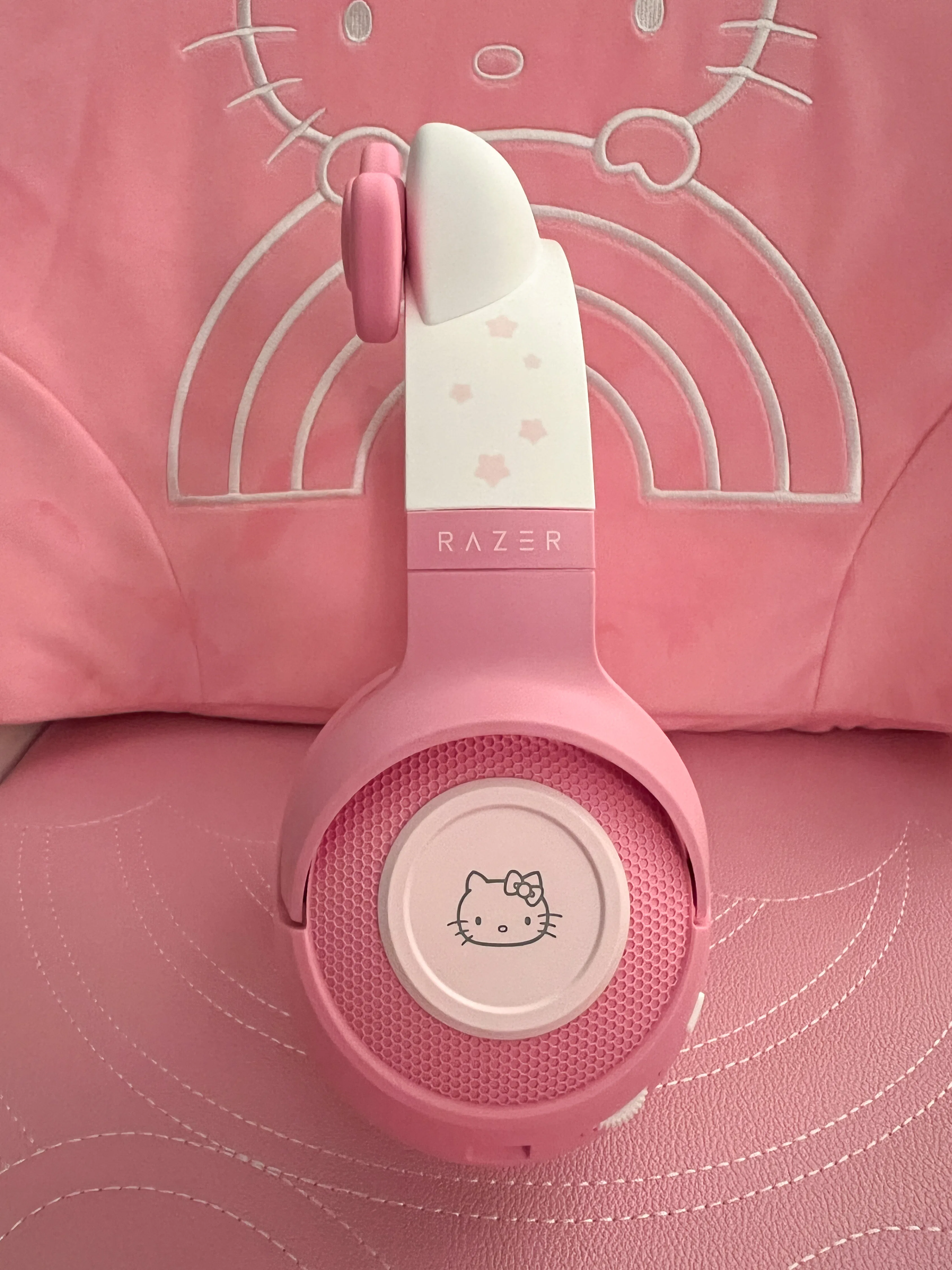 Hello Kitty gaming chair and headphones 