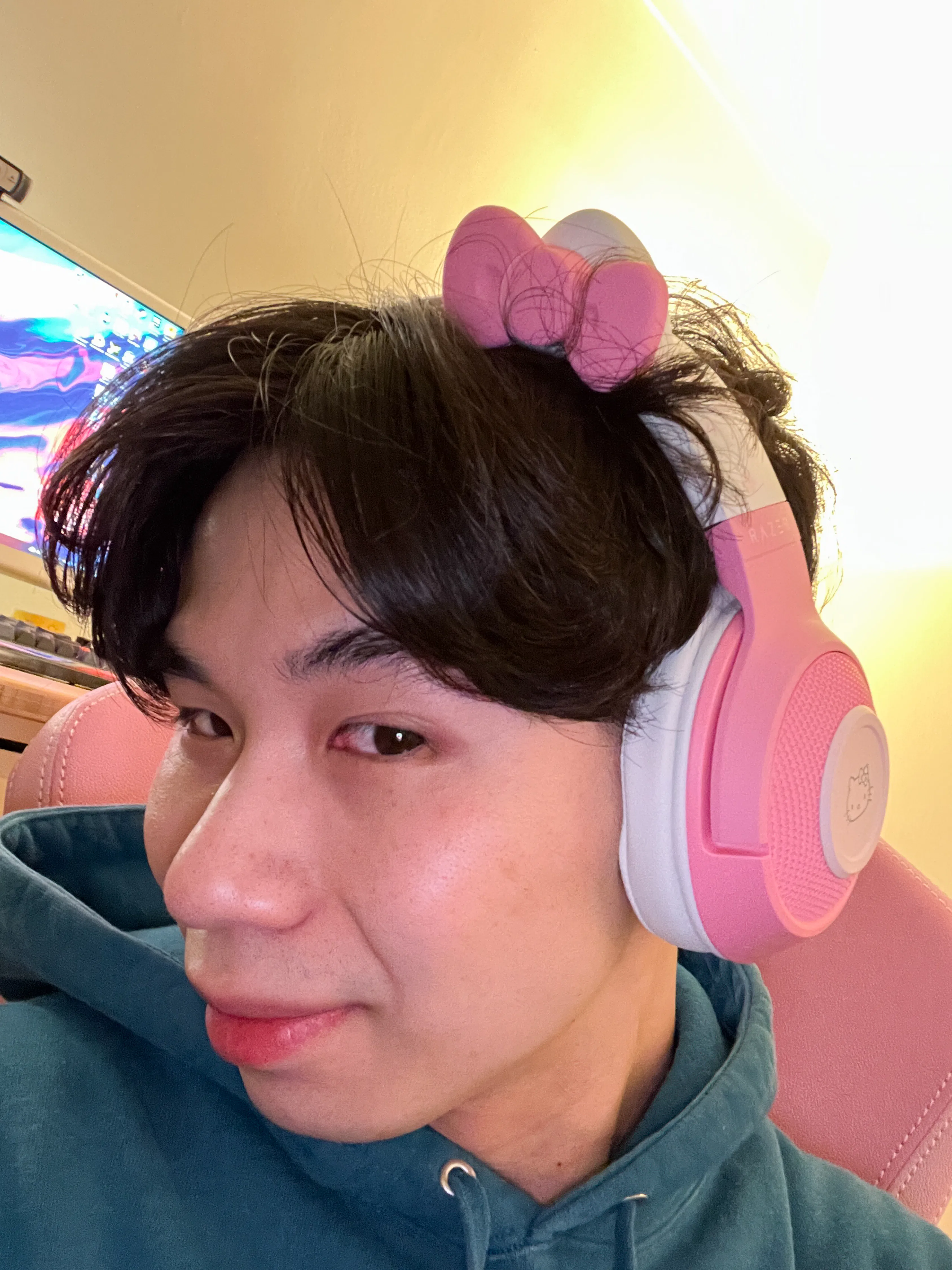 Hello Kitty gaming chair and headphones 
