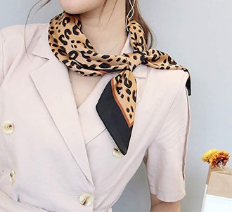 FONYVE Silk Feeling Scarf