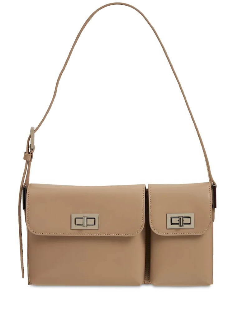 2022 handbag trends organizational bag beige leather 