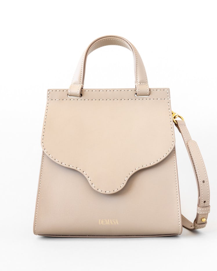 2022 handbag trends organizational bag ivory leather 