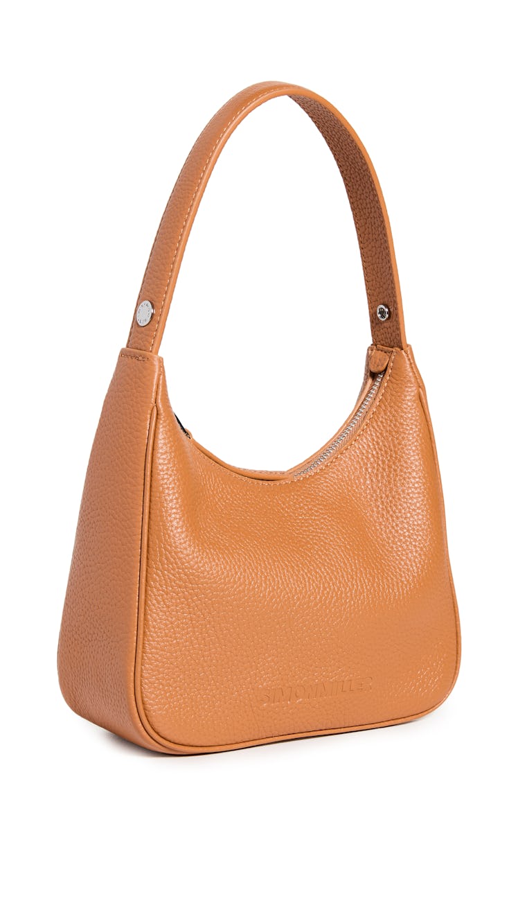 2022 handbag trends tan leather shoulder bag
