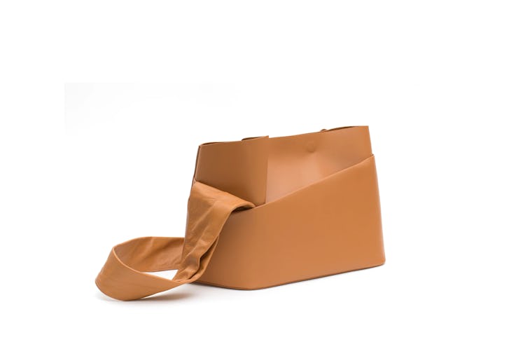 2022 handbag trends extra long straps tan leather bag