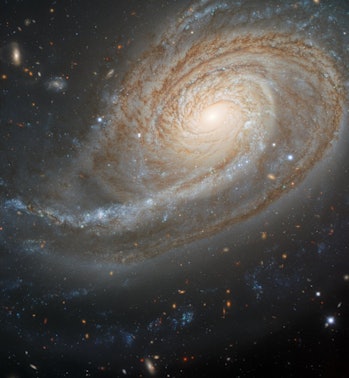 Imágenes increíbles capturan una galaxia ridículamente hinchada