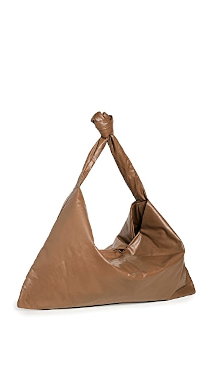 2022 handbag trends oversize tan leather tote bag 