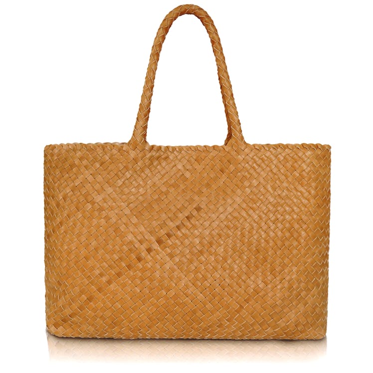 2022 handbag trends woven leather tote bag