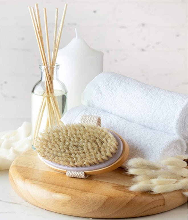 MainBasics Exfoliating Body Scrubber
