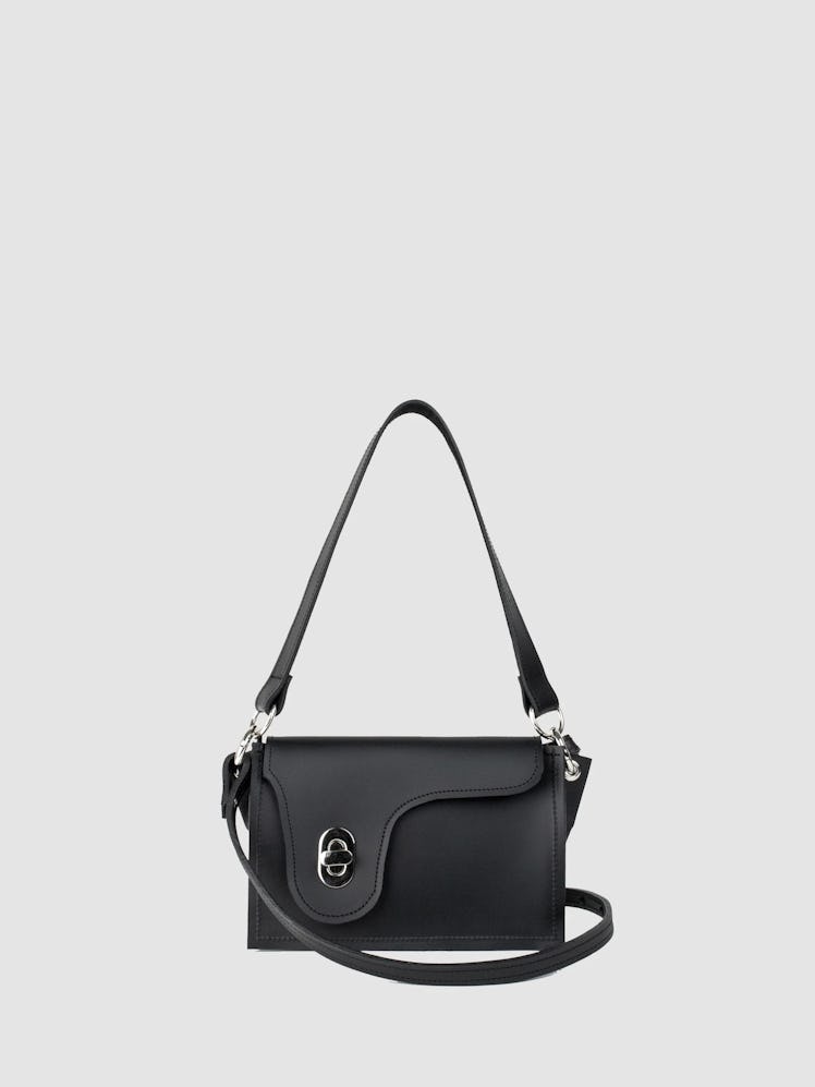 2022 handbag trends silver hardware black leather bag 