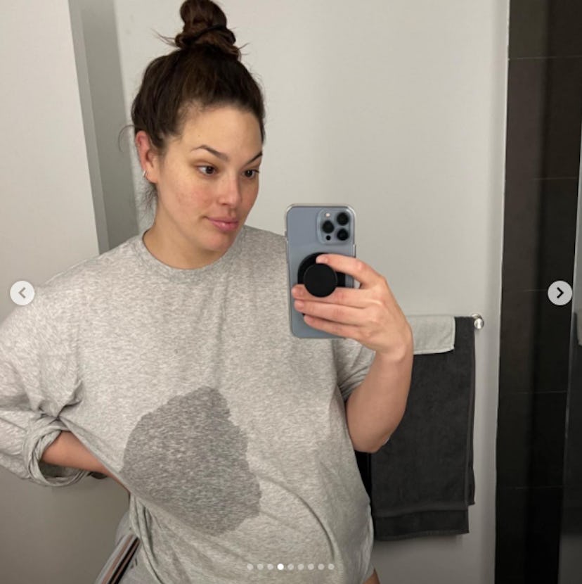 Ashley Graham shared a photo of her breastfeeding leak.