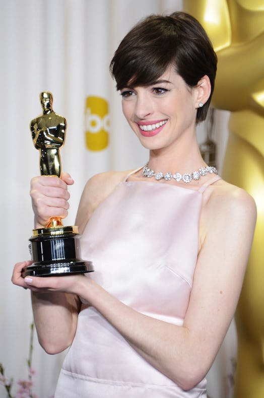 anne hathway oscars beauty look