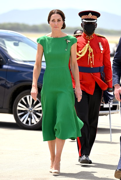 Kate Middleton leaving Jamaica in a green dress 