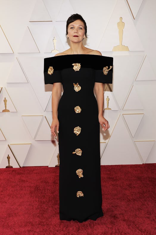Maggie Gyllenhaal in a fashion look at the 2022 Oscars