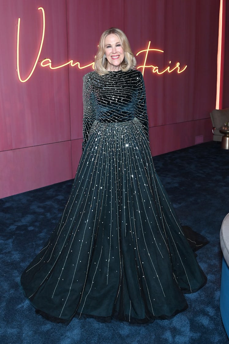  Catherine O'Hara attends the 2022 Vanity Fair Oscar Party