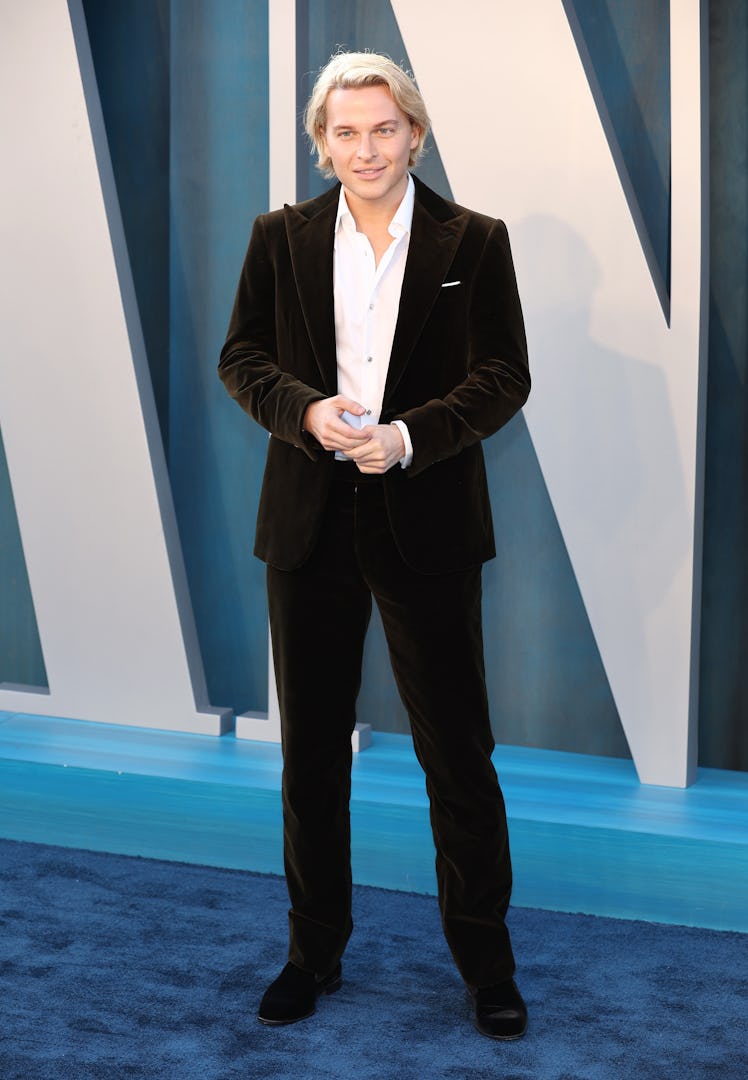 Ronan Farrow attends the 2022 Vanity Fair Oscar Party