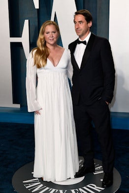 Amy Schumer and husband Chris Fischer attends the 2022 Vanity Fair Oscar Party 