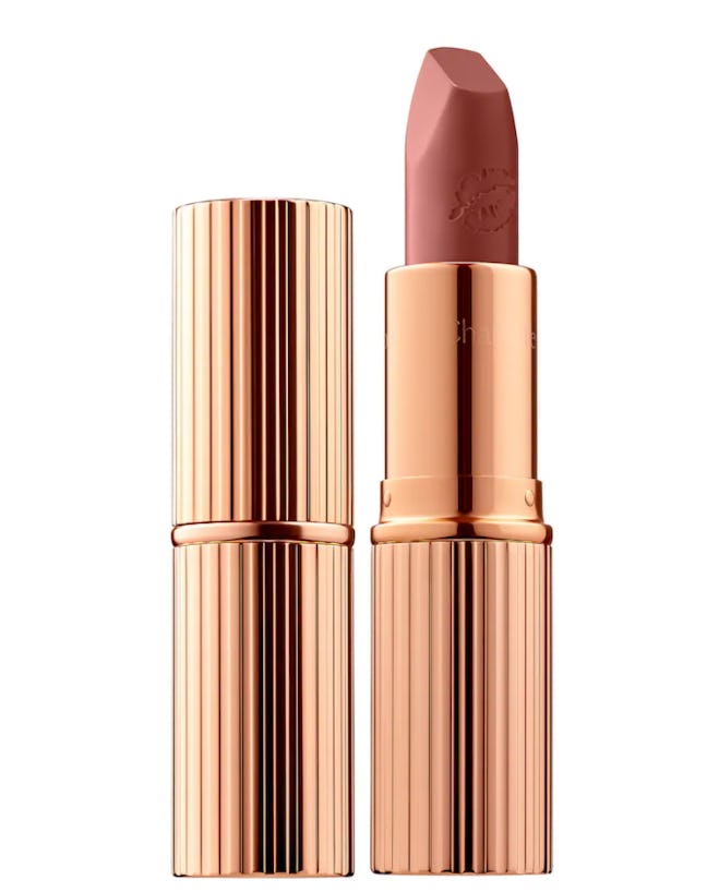 Charlotte Tilbury lipstick used on Jessica Chastain's 2022 Oscars look