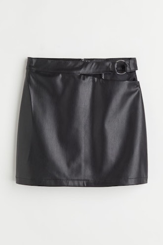 This cutout faux leather skirt from H&M will help you master the 2022 sexy dressing trend.