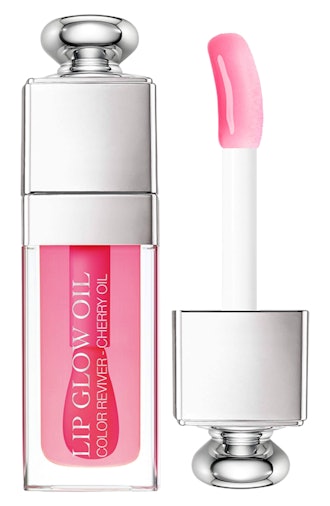  glossy lip oil that deeply protects and enhances the lips