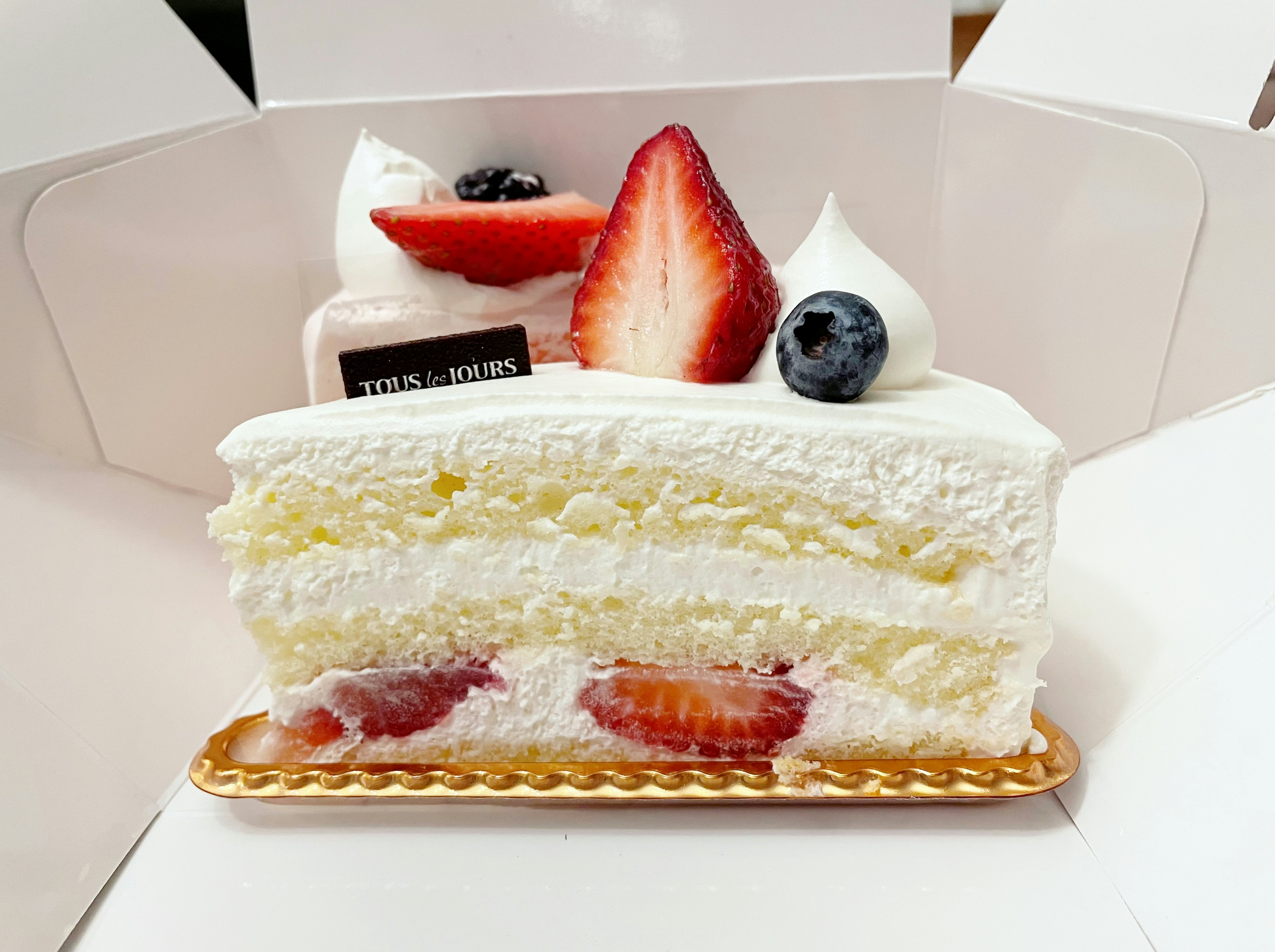 SusieCakes Summer Berry Cake Review - Worth the Significant Price  Difference? - Gin & Pretzels