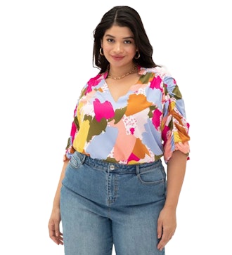Women's Plus Size Abstract Print Top with Ruched Sleeves
