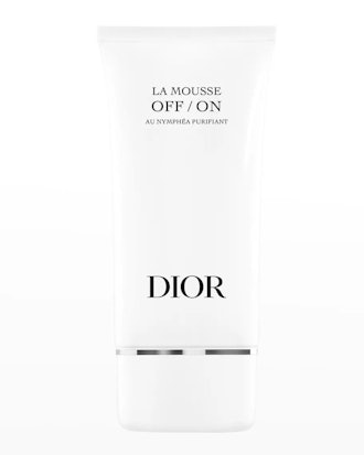A purifying and soothing cleanser. Infused with purifying French nymphéa extracts 