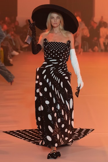 Model in black and white polka dots at Off-White fall 2022 show