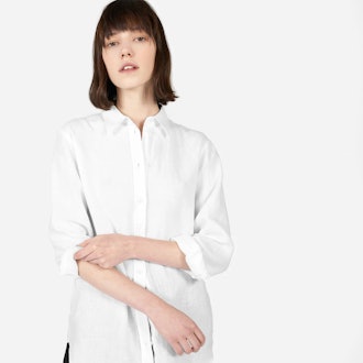 Pair the Everlane The Linen Relaxed Shirt with 90s jeans