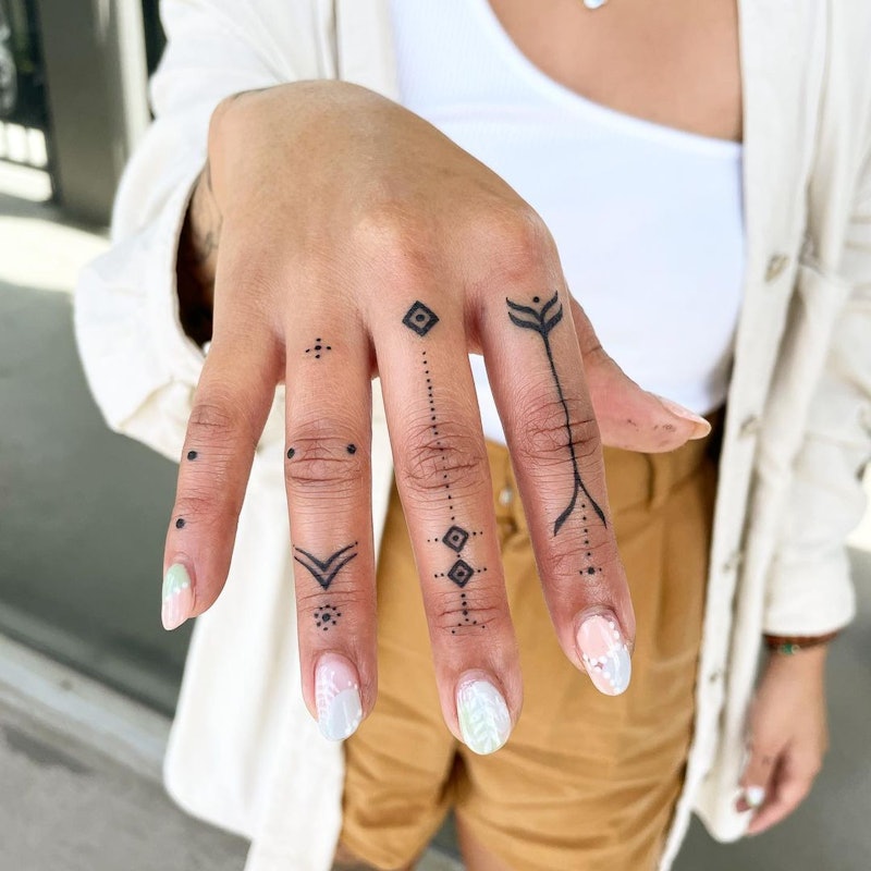 rihanna knuckle tattoos