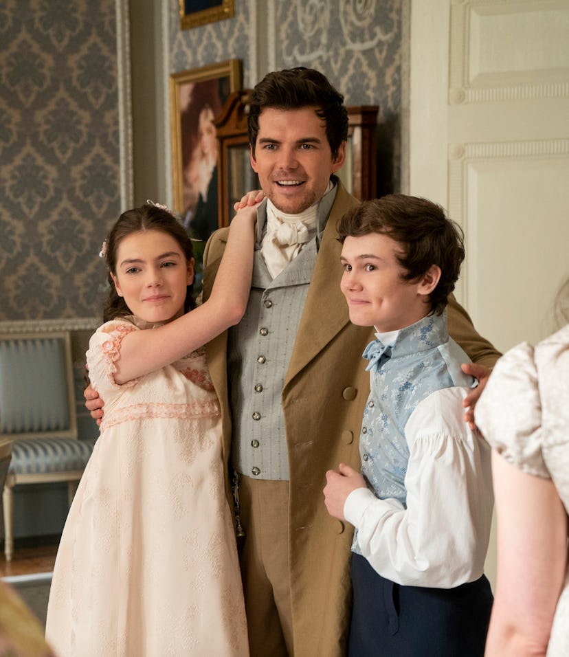 Florence Emilia Hunt as Hyacinth Bridgerton, Luke Newton as Colin Bridgerton, Will Tilston as Gregor...