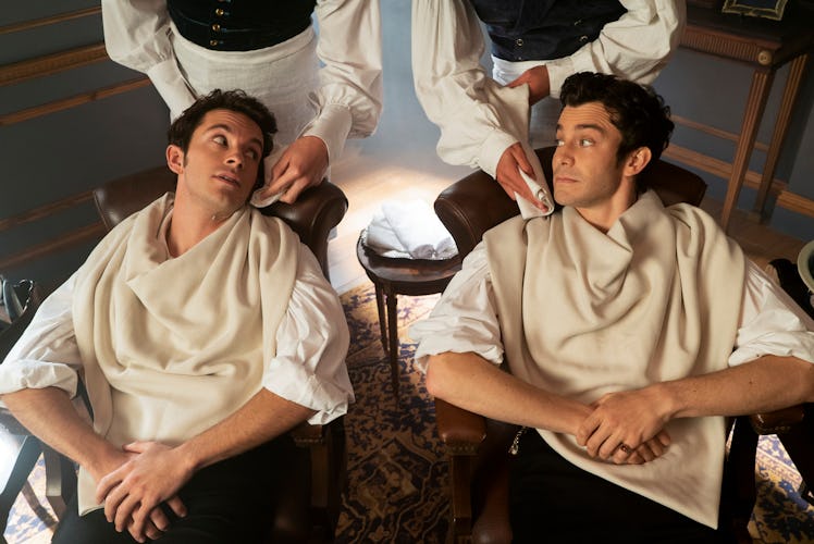 Jonathan Bailey as Anthony Bridgerton, Luke Thompson as Benedict Bridgerton in Bridgerton