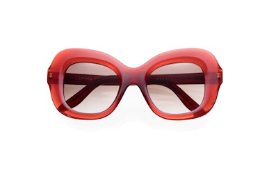 2022 sunglasses trends bold and bright red oversize frames 