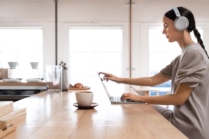 Woman working on slow computer.