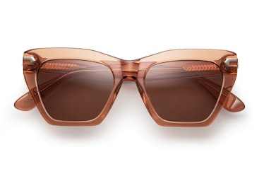 2022 sunglasses trends tinted lenses feroce pink cat eye frames